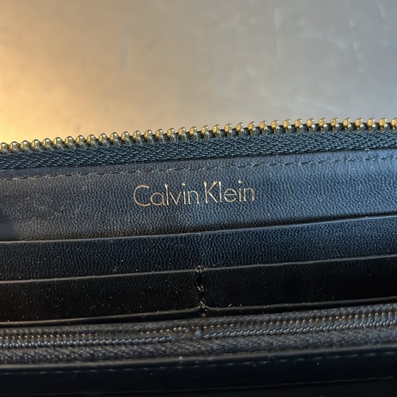 Calvin Klein Wallet. EUC - Picture 6 of 8